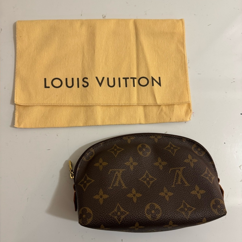 LV Monogram - Louis Vuitton Cosmetic Pouch PM - Picture 2 of 16